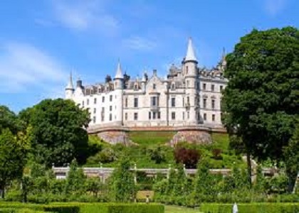 dunrobin castle and falconry tour